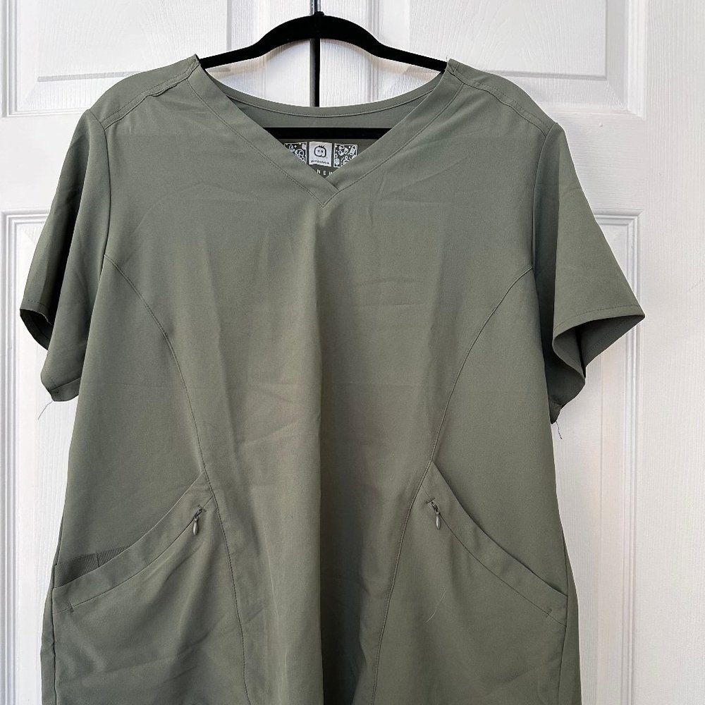 Wonder Wink Scrub Set